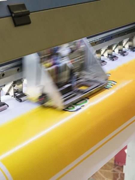 Adesivi istantanei a Genova